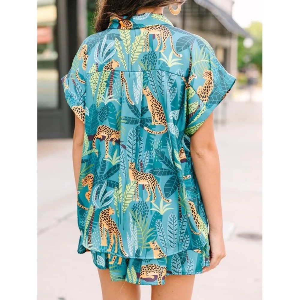 Entro Blouse Womens Large Teal Leopard Jungle Print Satin V-Neck Short Sleeve - Picture 2 of 9